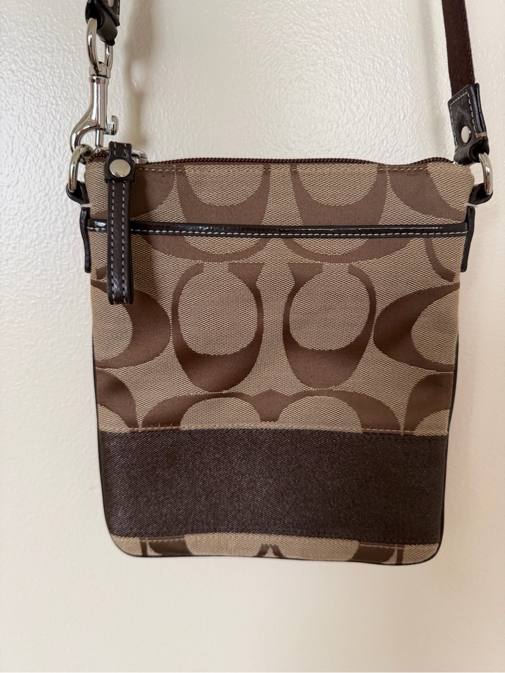 COACH Signature Logo Swingpack Crossbody Bag Purse Brown Tan Adjustable Strap